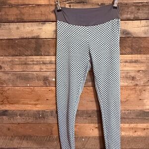 Stretchy butt scrunch leggings